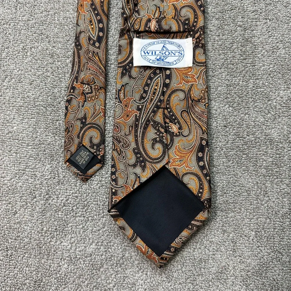 Wilsons of Wickford Mens Silk Paisley Tie Gold Tan Black Hand Sewn USA RN 88045